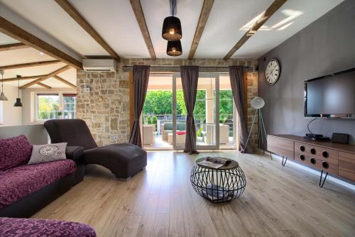 Stylish & luxury villa with pool, biliard, extra pool heating available - WiiBuk