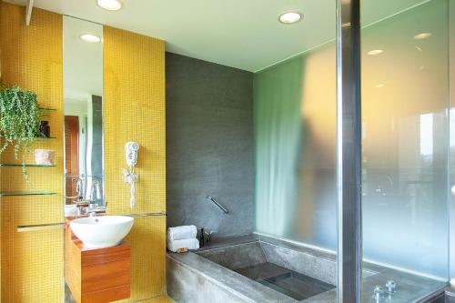 Bagno di Luminous Hot Spring Resort & SPA