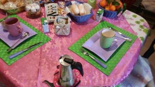Jedlo v ubytovaní bed & breakfast alebo blízkom okolí