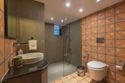 SaffronStays Inverlochy, Lonavala tesisinde bir banyo