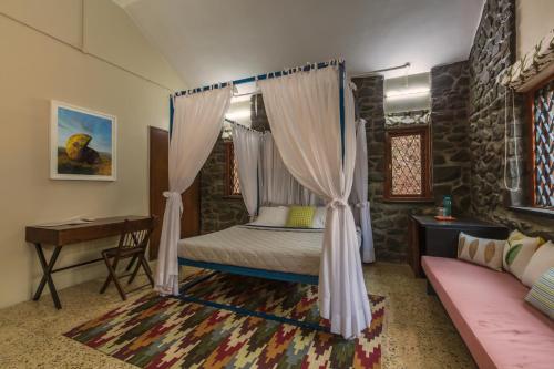 A bed or beds in a room at SaffronStays Inverlochy, Lonavala