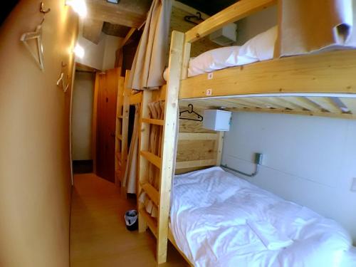 a bedroom with two bunk beds in a room at Tomarotto in Takayama