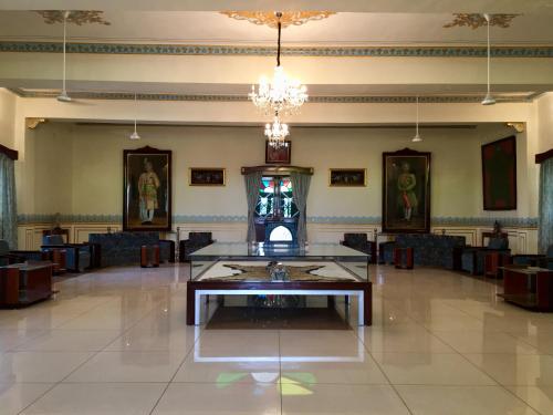 Ruang duduk di Dowlat Villas Palace-The Heritage