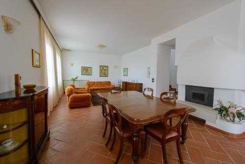 Posedenie v ubytovaní B&B Li Fringi