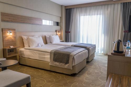 Postel nebo postele na pokoji v ubytování Greymark Hotel