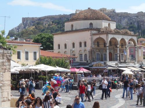 Monastiraki flea market & metro station appartment