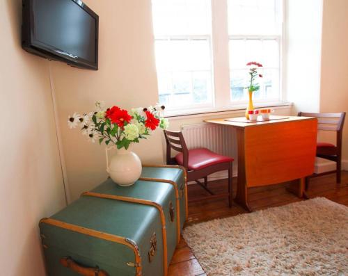 Bright and cosy 2BR Apt with workspace in New town, 5mins to Princes St