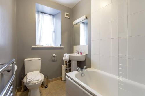 JOIVY Spacious Apt in New Town Prime Location photo 9