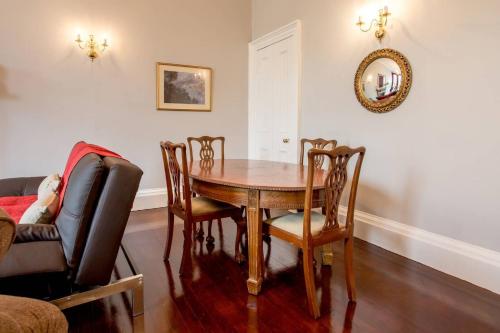 JOIVY Spacious Apt in New Town Prime Location photo 12