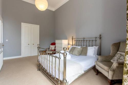 JOIVY Spacious Apt in New Town Prime Location photo 23