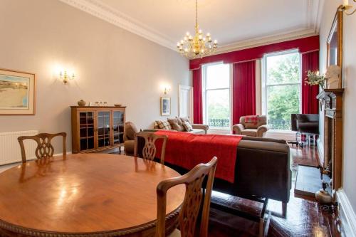 JOIVY Spacious Apt in New Town Prime Location photo 15