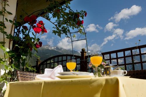 Nespecifikovaný výhled na hory nebo výhled na hory při pohledu z hotelu