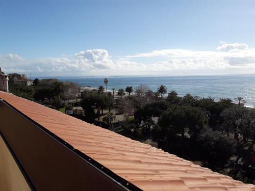 a view of the ocean from a roof at Skyline, Casa Vacanze in Savona