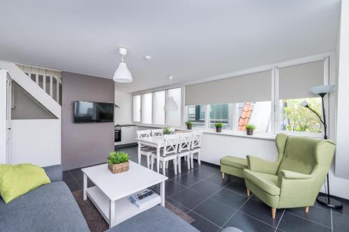 a living room with a couch and a table at Weststraat 22 - Ouddorp - Appartement Oost 3P in Ouddorp