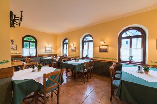 Un restaurante u otro lugar para comer en Pension Union