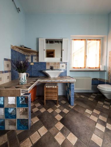 a bathroom with a sink and a toilet at Agriturismo Gallo in Cortemilia