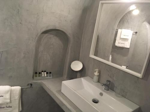Koupelna v ubytování Theodora Suites