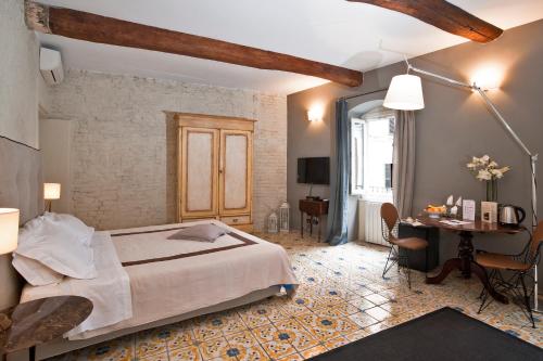 Кровать или кровати в номере Il Battistero Siena Residenza d'Epoca