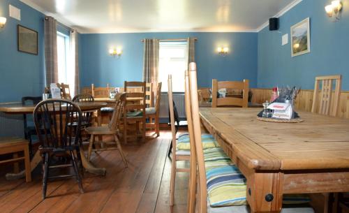 A restaurant or other place to eat at Gallt y Glyn Hostel