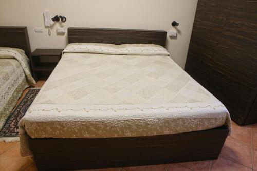 a small bed in a room with at Albergo Gusmeroli in Tirano
