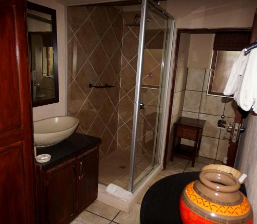 Koupelna v ubytování Crocodile Kruger Safari Lodge