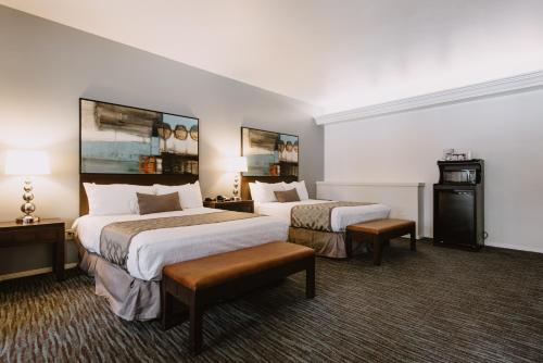 Ein Bett oder Betten in einem Zimmer der Unterkunft Tamarack Beach Hotel