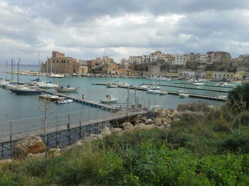 a marina with boats in the water and buildings at Attico Belvedere in Castellammare del Golfo