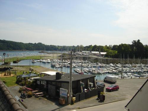 a marina with alot of boats in the water at Gîte de la Marina dans la presqu'île de Lézardrieux in Lézardrieux