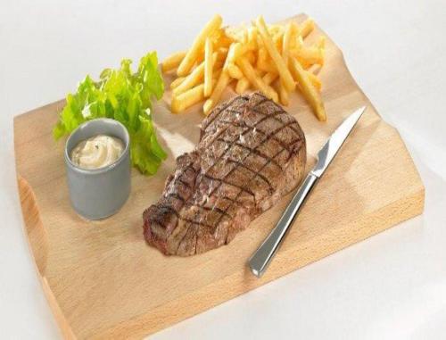 Comida en o cerca de este hotel
