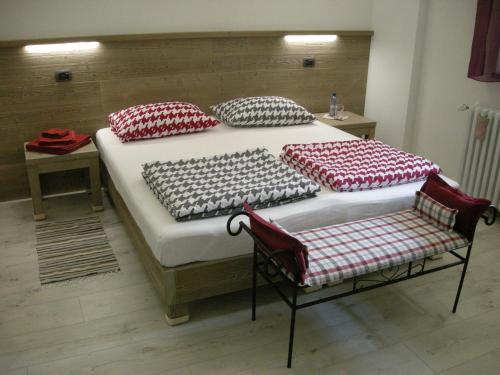 a bedroom with a large bed and two chairs at B&B Il Crocevia in Teglio