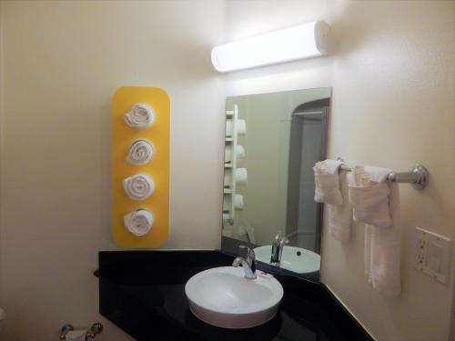 Un baño de Baymont by Wyndham Sheridan