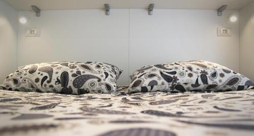 Tempat tidur dalam kamar di Appartamento L'ONDA 2 - via Provinciale