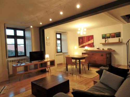 a living room with a couch and a table at Ponto de Vista - Coimbra in Coimbra