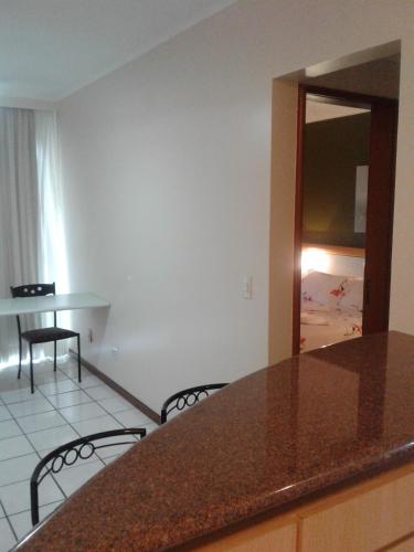 a kitchen with a counter top and a mirror at Apart Quartier Latin in Vitória