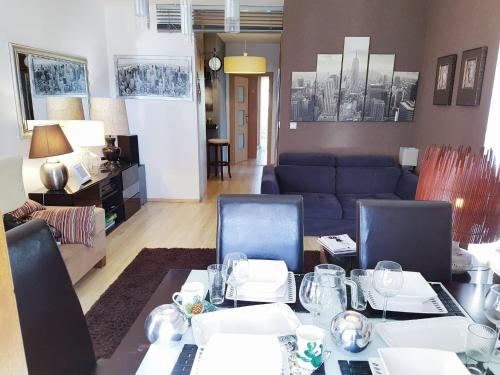 Posedenie v ubytovaní Warsaw King Size Apartment