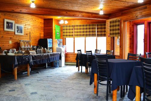 Gallery image of Radium Chalet in Radium Hot Springs