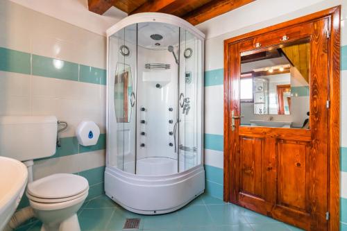 a bathroom with a shower and a toilet at Casa Luca in Vama Veche