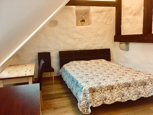 Postel nebo postele na pokoji v ubytování Medieval Home