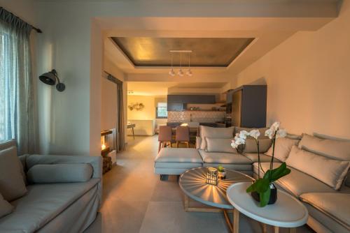 O zonă de relaxare la Ambeli Luxury Villa