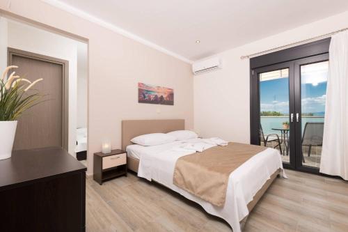 Gallery image of Ftery in Skala Rachoniou