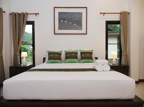 Säng eller sängar i ett rum på Chanapha Residence