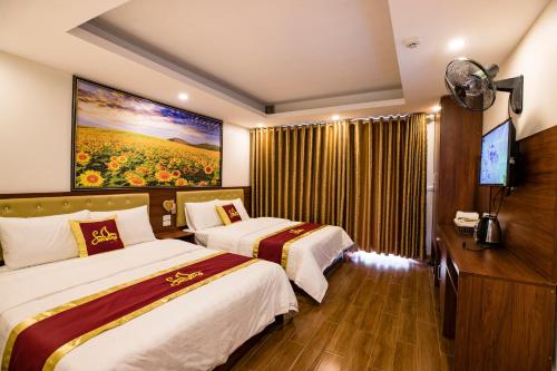 Giường trong phòng chung tại Sen Vang 2 Hotel