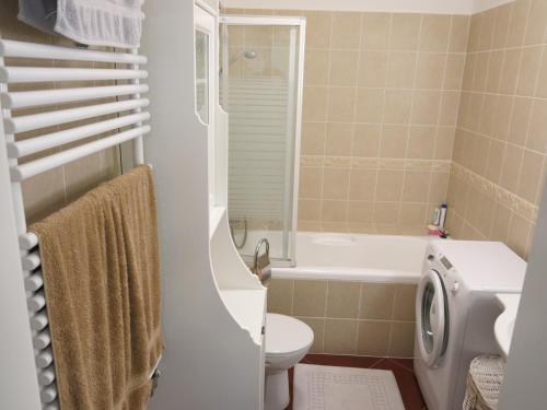 a bathroom with a toilet and a bath tub at Horvath Villa Apartman Aliz in Balatonfüred