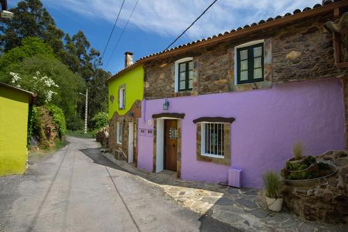 a colorful house on the side of a street at Paraíso Ortegal in Feás
