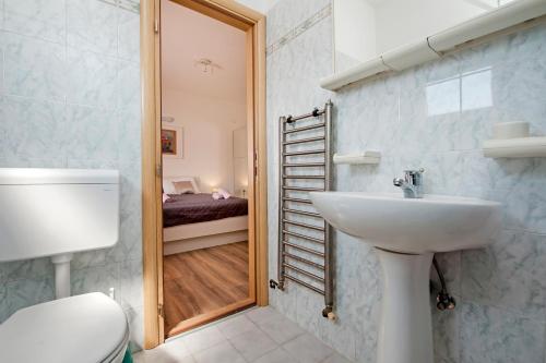 Koupelna v ubytování Rooms Mariana