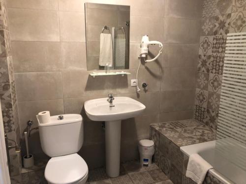 Bilik mandi di Hotel Antares
