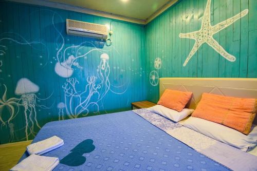 a bedroom with a starfish painted on the wall at Urke - Ada Bojana in Ulcinj