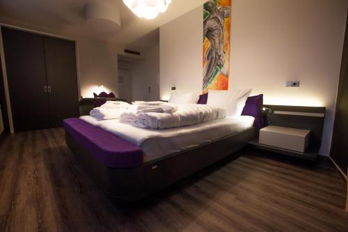 Tempat tidur dalam kamar di Aragon - Hotel - Garni