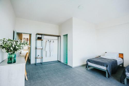a bedroom with a bed and a window at Hotel & Wine Cellar ARGE in Tʼelavi