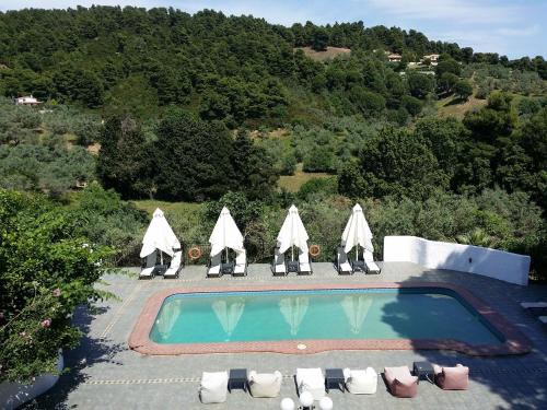 an image of a swimming pool with chairs at Villa Albanis in Kolios